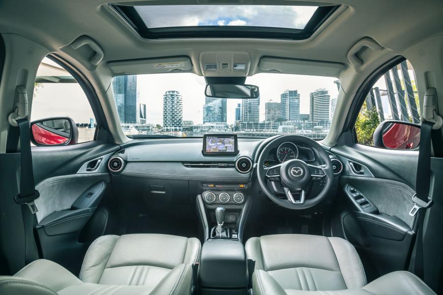 Торпедо Mazda CX-3 2018 года  (AU) (фото 13 из 30)